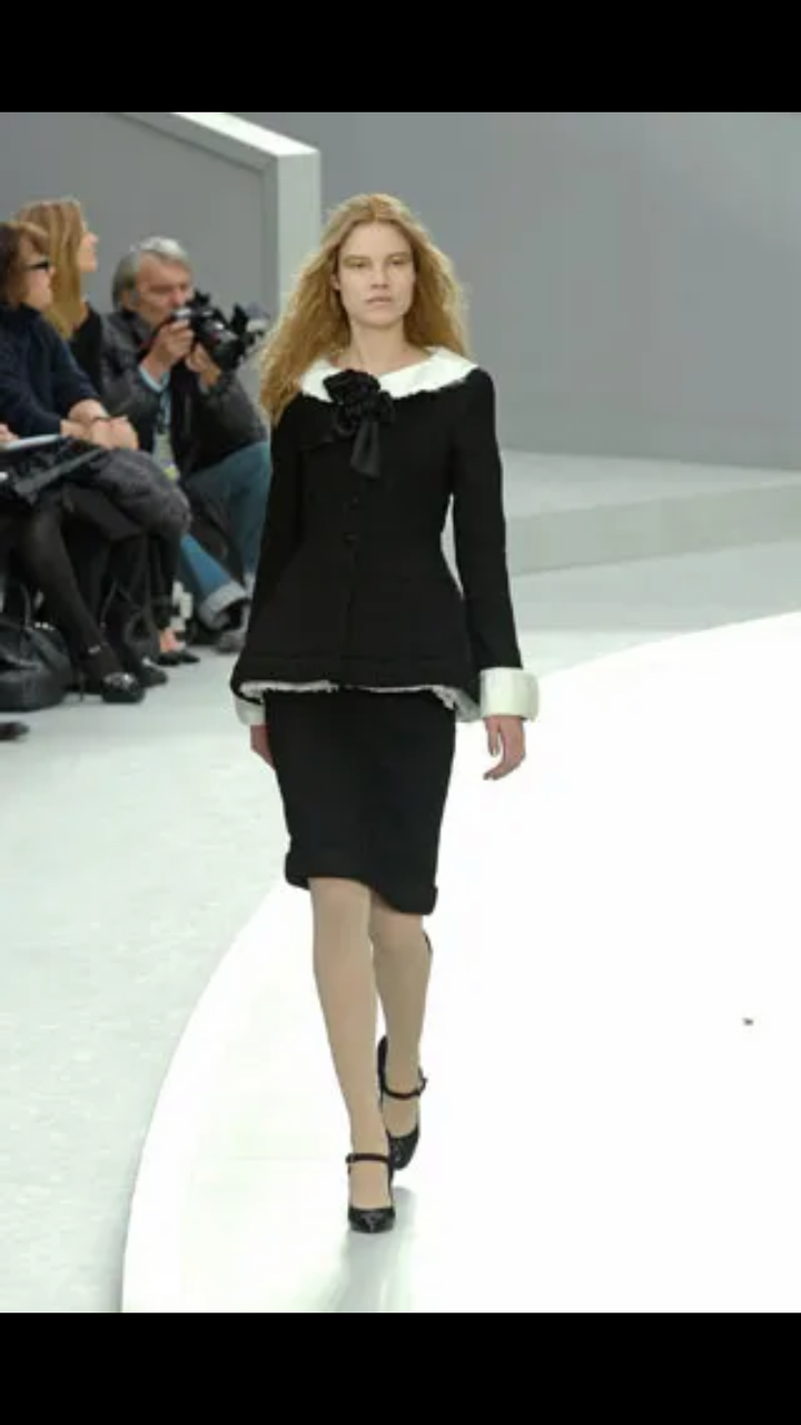 Runway 2-Piece Suit with Detachable Ruffle