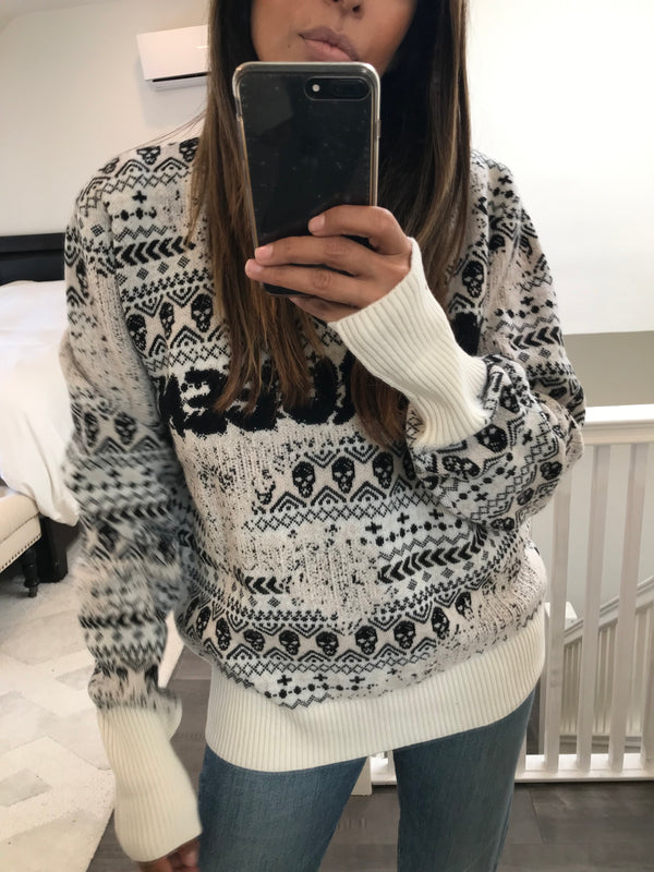 Skull sweater with Logo